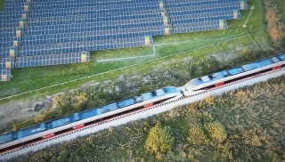 Bild Solarstrom-direkt-ins-Bahnstromnetz.jpg